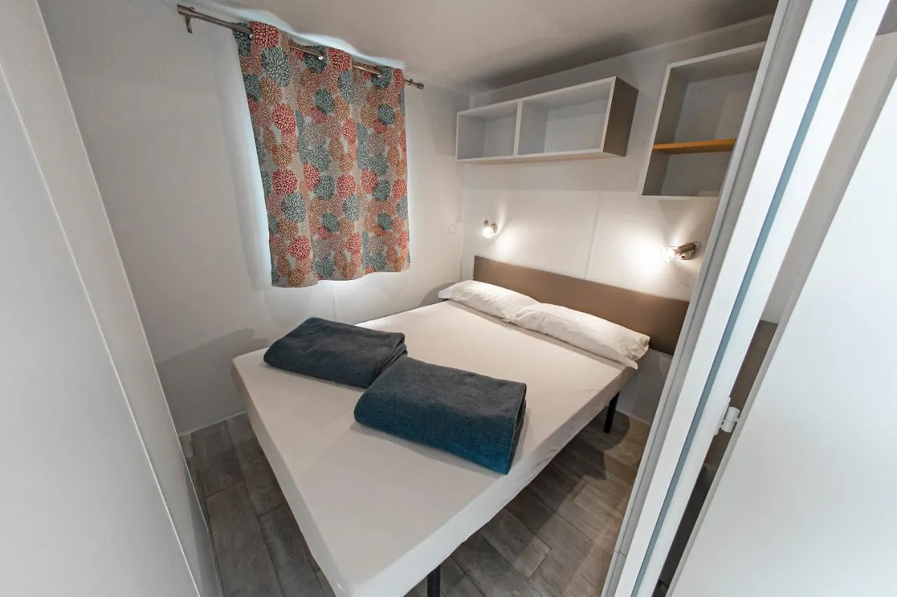 Albatross Mobile Homes On Camping Las Dunas Sant Pere Pescador Campingplatz