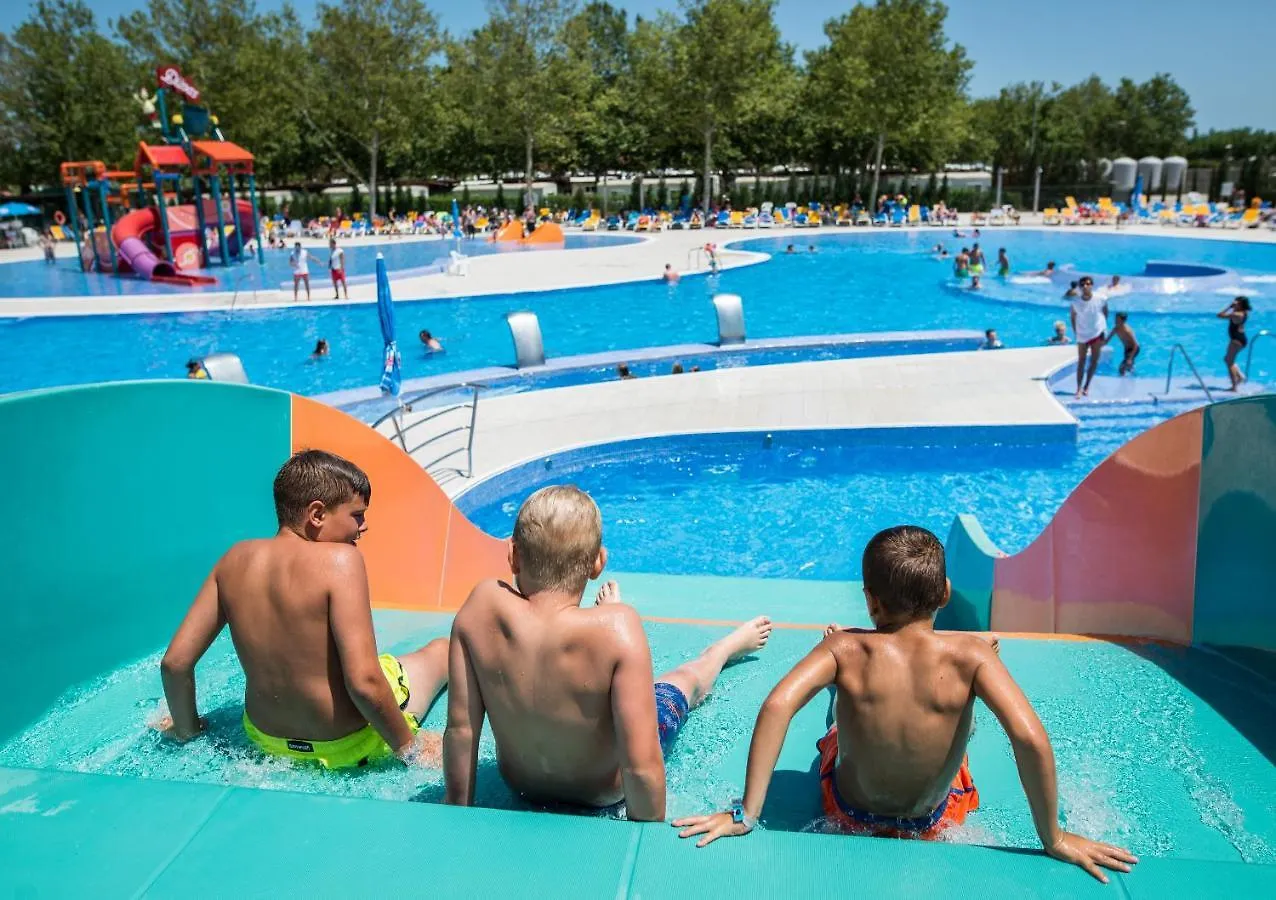 Albatross Mobile Homes On Camping Las Dunas Sant Pere Pescador Spanien